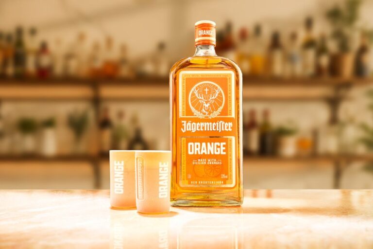 JM_INT_ORANGE_25_JM_Orange_Flasche_ambient_front_Shot_1l_V2